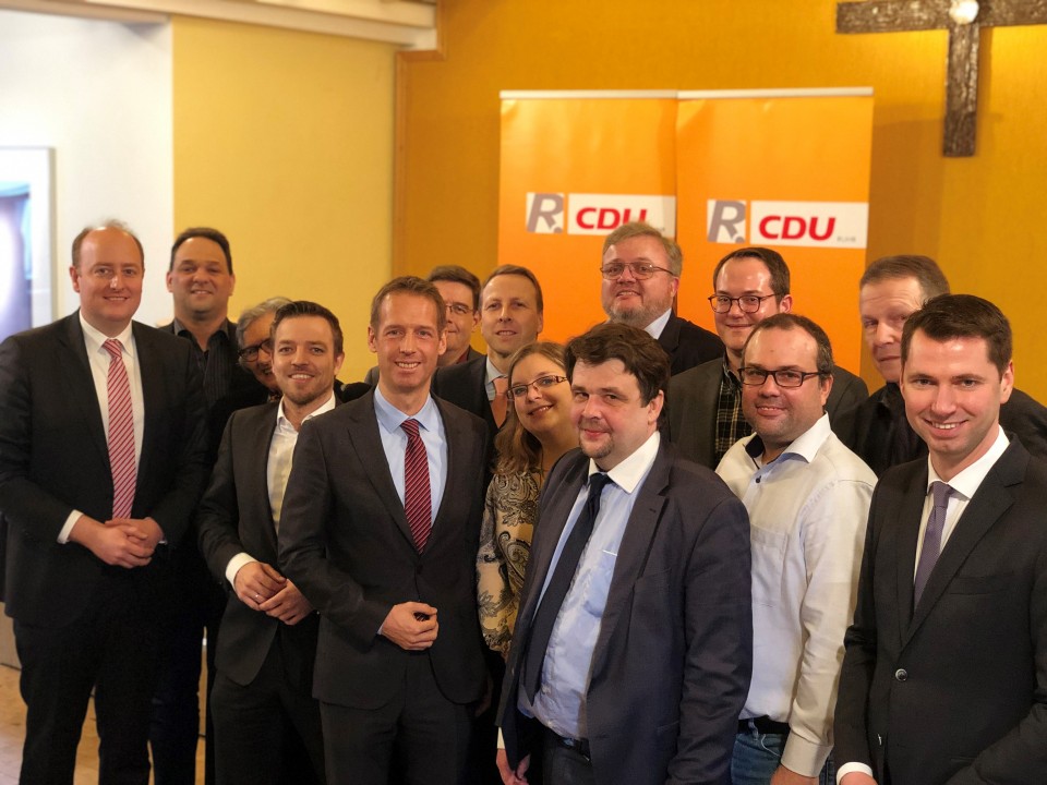 Die Essener Delegierten mit Ulrich Beul und Dennis Radtke MdEP