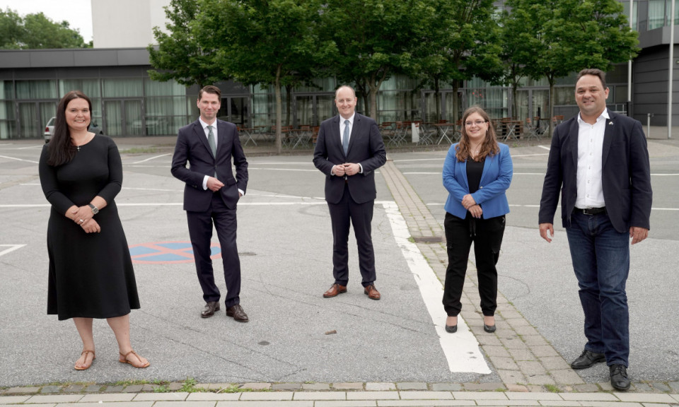 Foto: Gohl ((v.l.n.r.: Eva Groimlinghaus, Fabian Schrumpf MdL, Matthias Hauer MdB, Jessica Fuchs und Thomas Ziegler)
