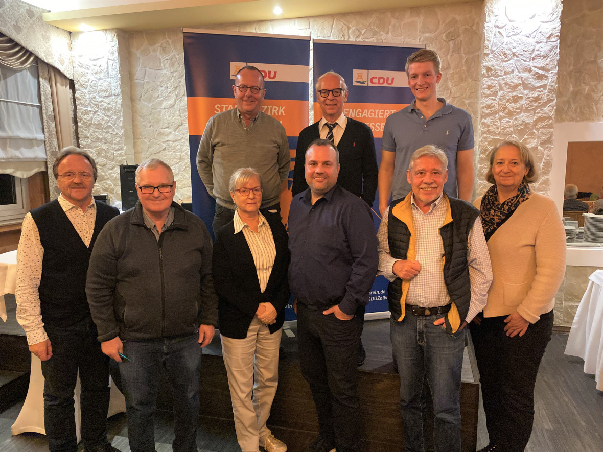 Der neue Vorstand der CDU im Stadtbezirk Zollverein, von links, vorne: Frank Burchardt, Klaus-Peter Scholz, Gisela Juschka, Thorsten Schoch, Franz B. Rempe, Heike Eckhardt; hintere Reihe Johannes Maas, Michael Wolff und Felix Paul.