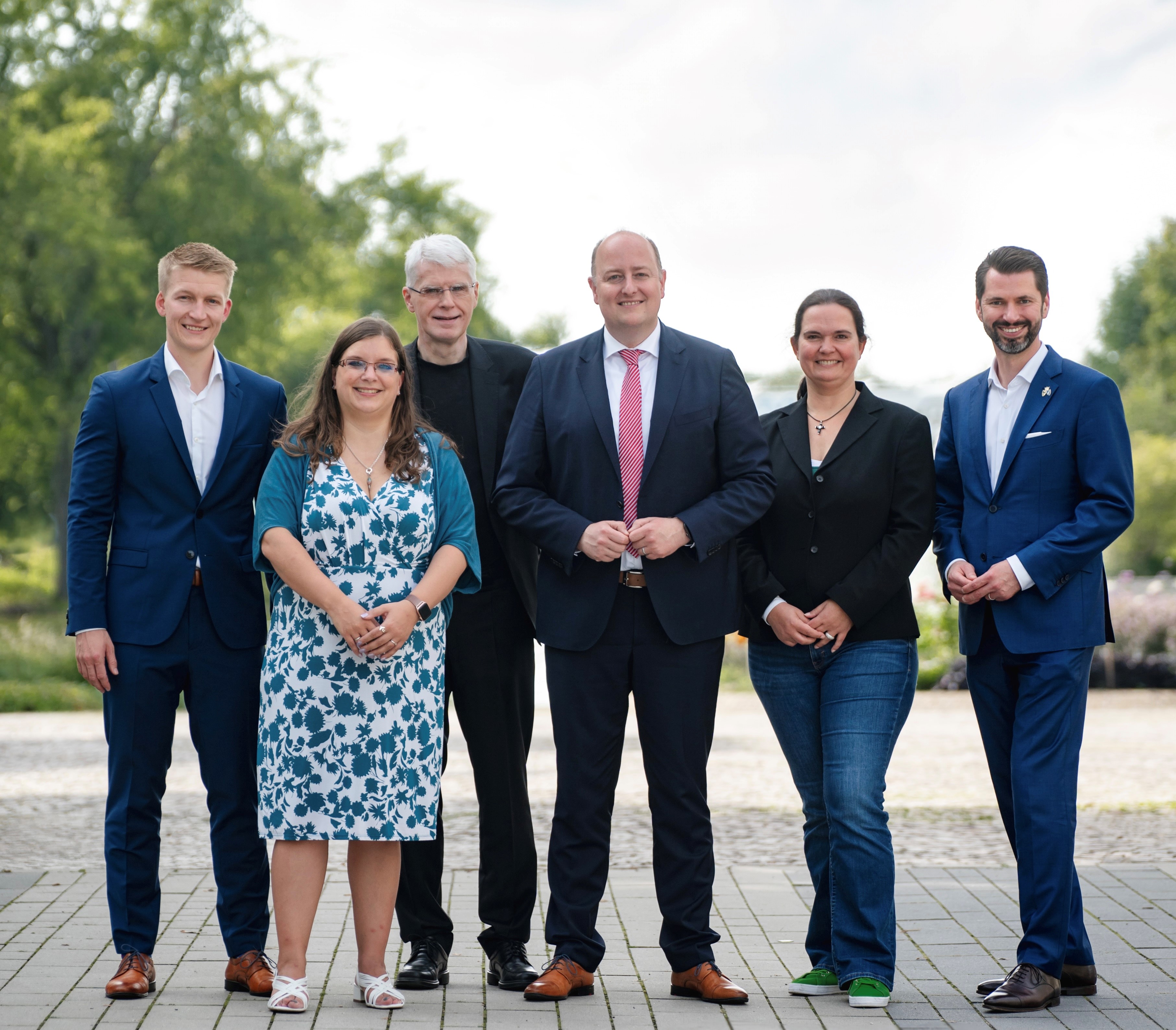 Auf dem Foto zu sehen (v.l.n.r.) Felix Paul, Jessica Fuchs, Jrg Uhlenbruch, Matthias Hauer MdB, Eva Groimlinghaus und Fabian Schrumpf MdL