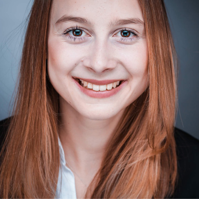  Lisa Kuhs